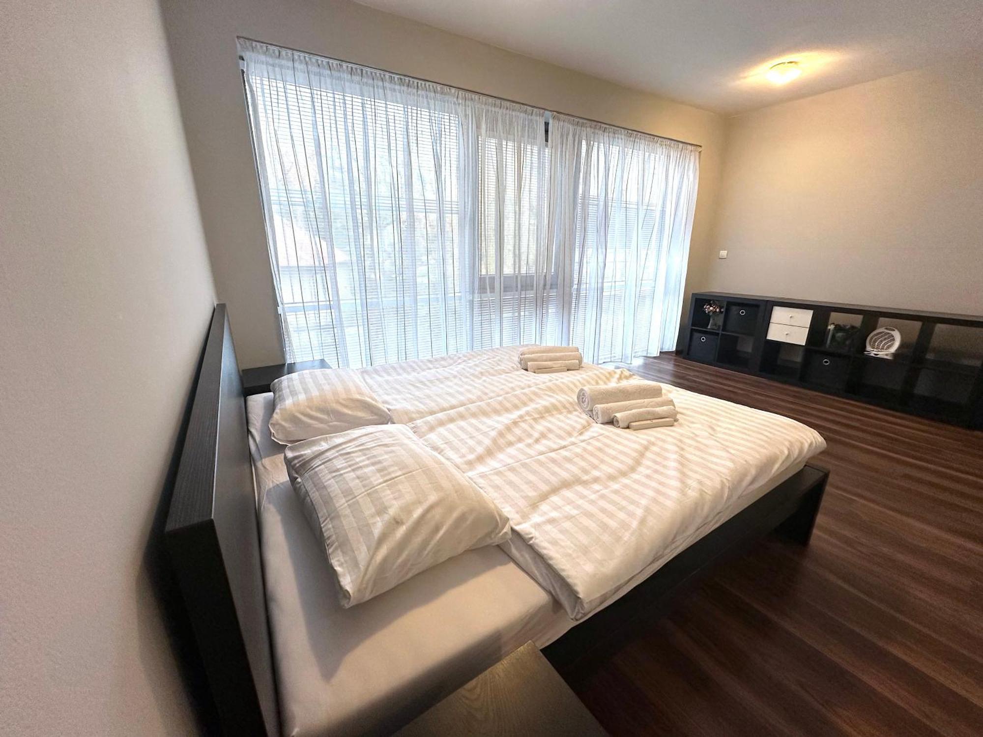 Market Apartment *